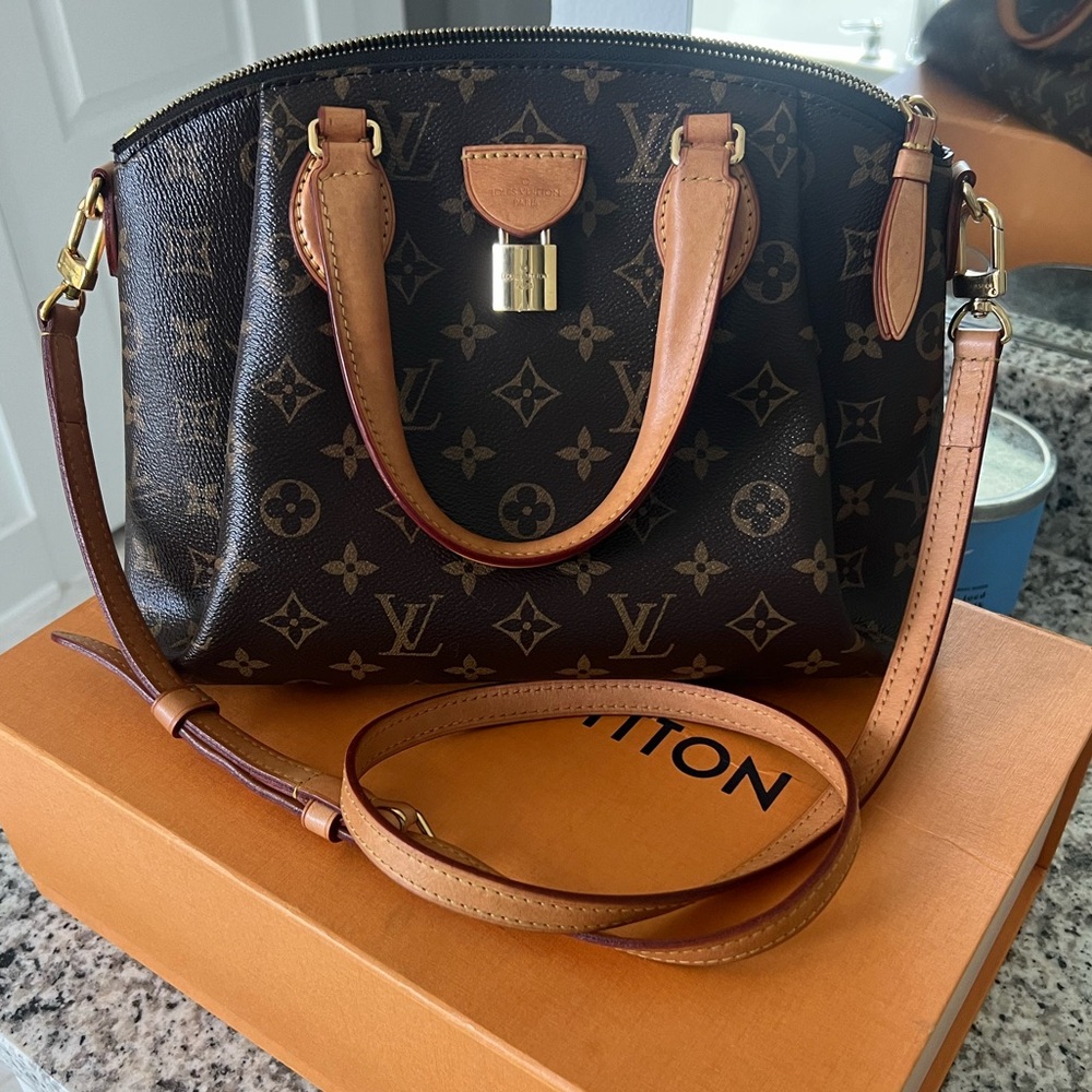 2019 Louis Vuitton Rivoli PM